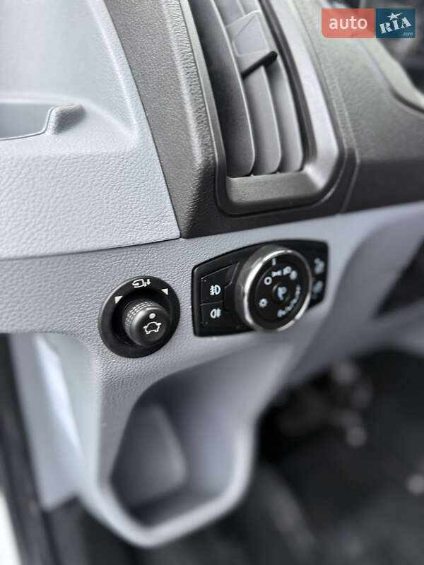 Грузовой фургон Ford Transit 2019 в Ровно