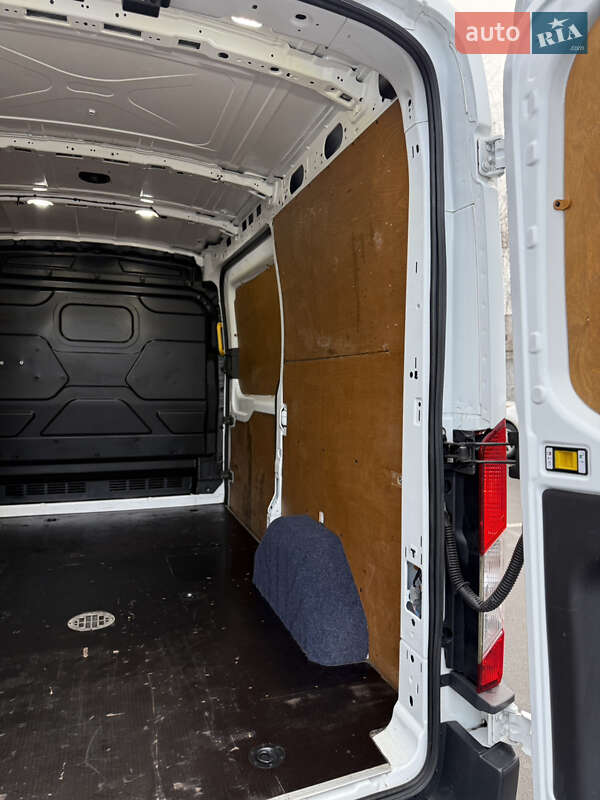 Грузовой фургон Ford Transit 2019 в Ровно