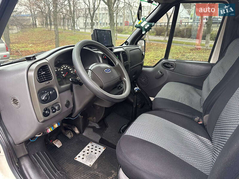 Вантажний фургон Ford Transit 2006 в Дніпрі фото 8 Вантажний фургон Ford Transit 2006 в Дніпрі