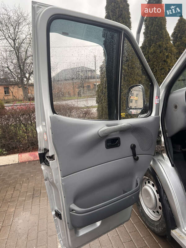 Грузовой фургон Ford Transit 1998 в Виннице