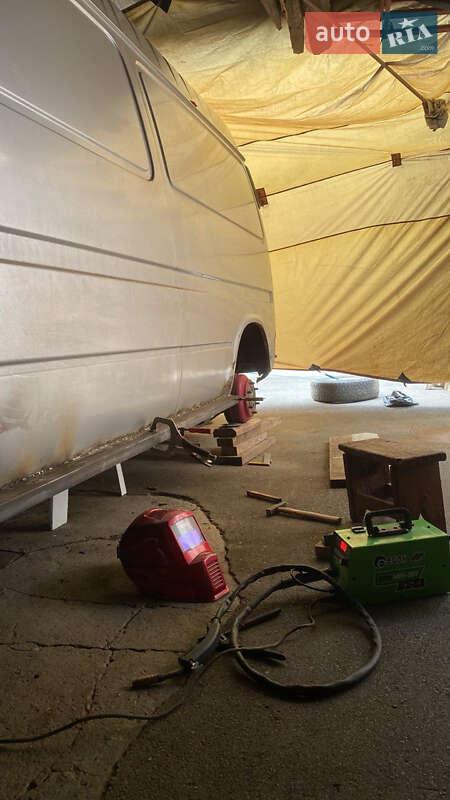 Грузовой фургон Ford Transit 1998 в Виннице