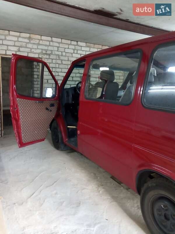 Минивэн Ford Transit 1992 в Вараше