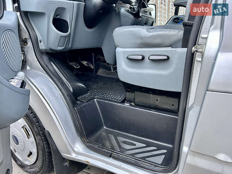 Грузовой фургон Ford Transit 2006 в Киеве