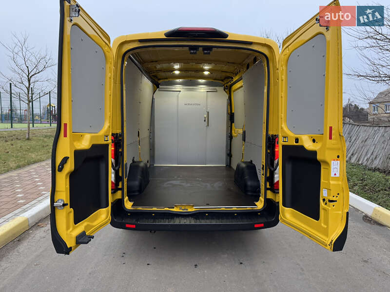 Грузовой фургон Ford Transit 2021 в Ирпене