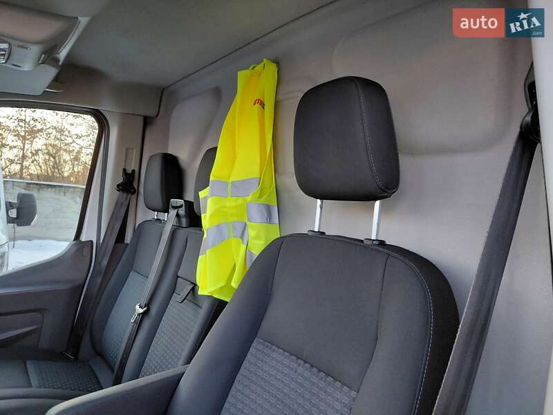 Вантажний фургон Ford Transit 2020 в Івано-Франківську