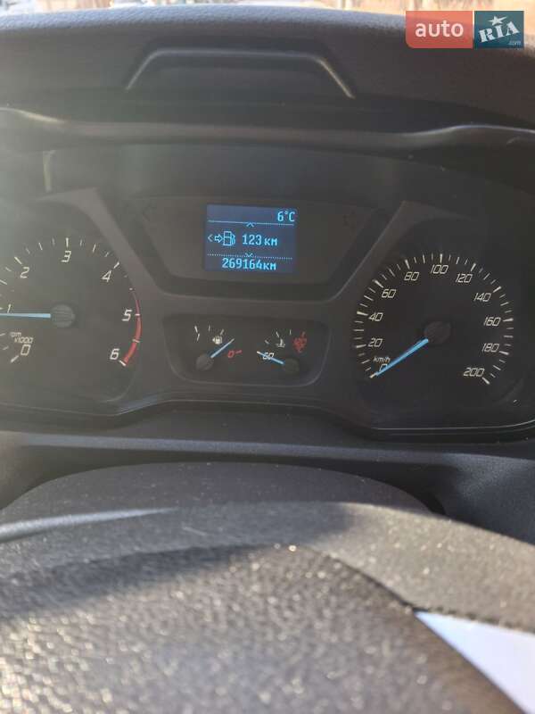 Грузовой фургон Ford Transit 2016 в Волочиске