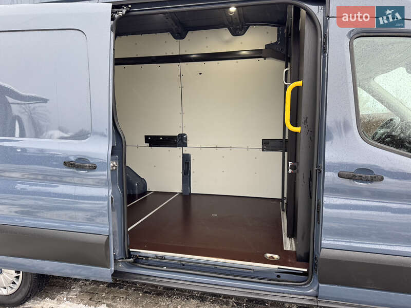 Грузовой фургон Ford Transit 2021 в Ирпене