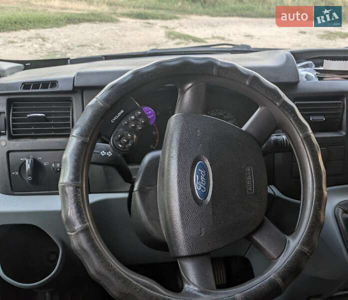 Вантажний фургон Ford Transit 2008 в Зняцеві