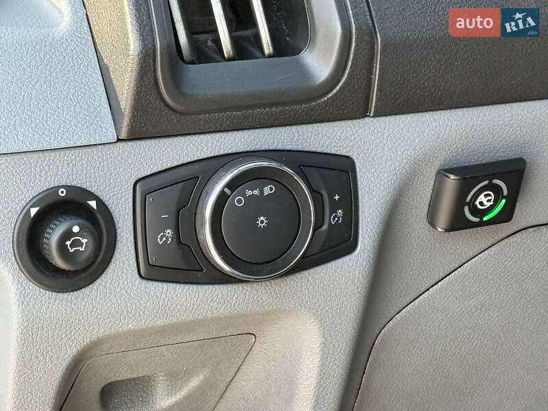 Грузовой фургон Ford Transit 2017 в Киеве