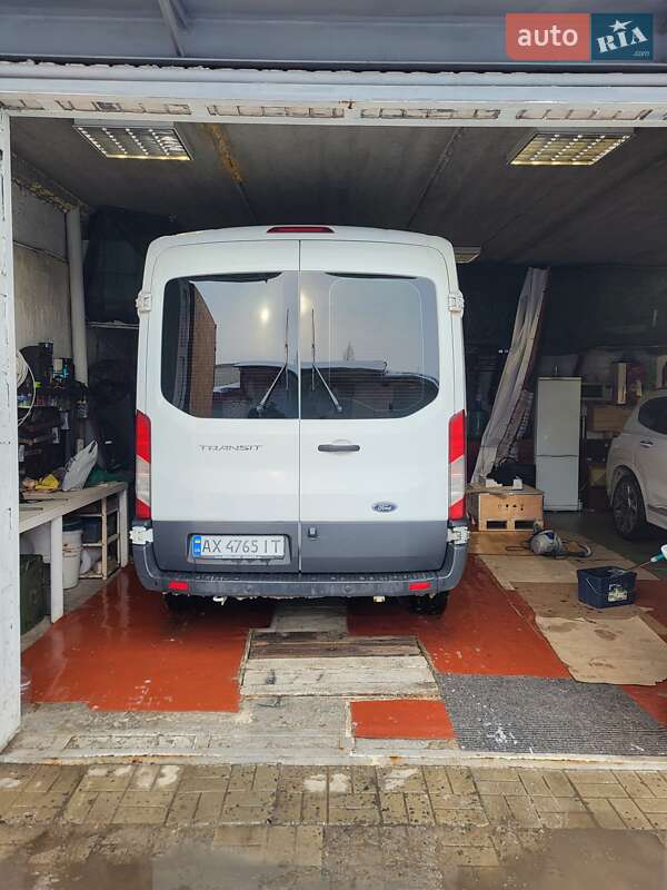 Вантажний фургон Ford Transit 2017 в Харкові