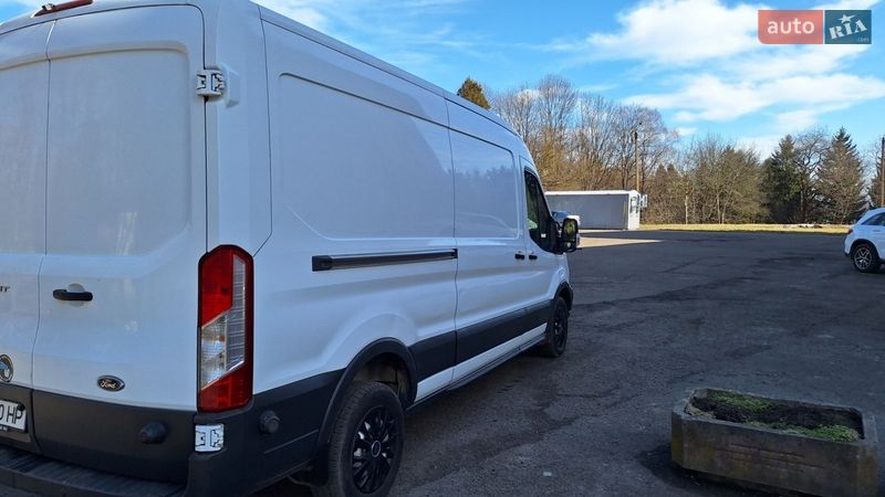 Грузовой фургон Ford Transit 2016 в Бурштыне