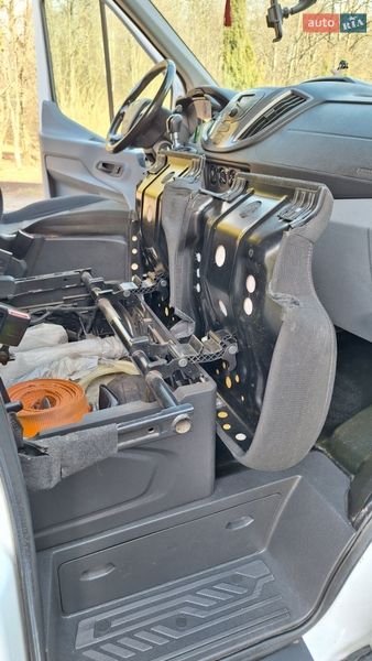 Грузовой фургон Ford Transit 2016 в Бурштыне