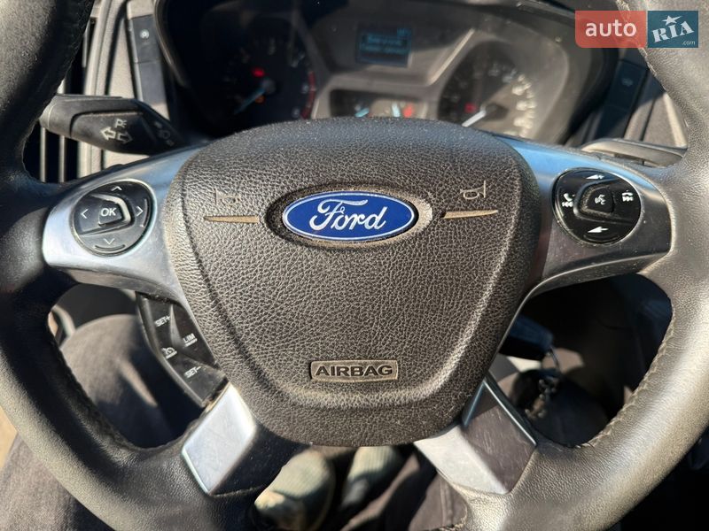 Вантажний фургон Ford Transit 2015 в Львові