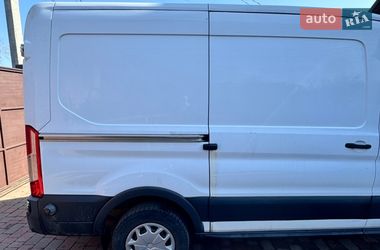 Вантажний фургон Ford Transit 2017 в Полтаві