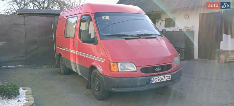 Вантажний фургон Ford Transit 1998 в Луцьку