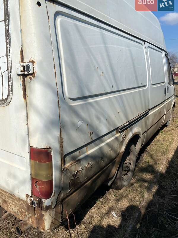 Грузовой фургон Ford Transit 1989 в Александрие