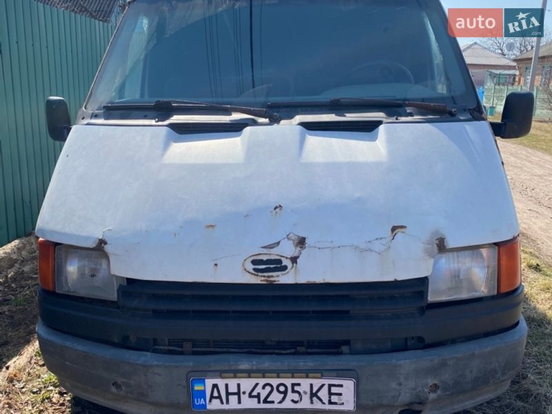 Грузовой фургон Ford Transit 1989 в Александрие