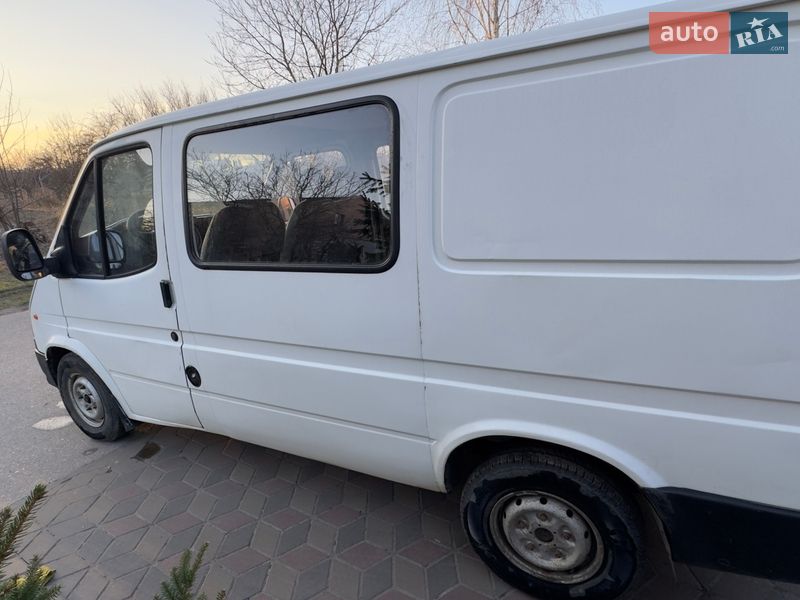 Грузовой фургон Ford Transit 1998 в Александрие