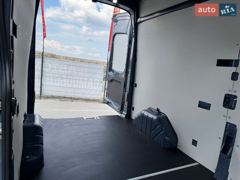 Вантажний фургон Ford Transit 2020 в Бучі