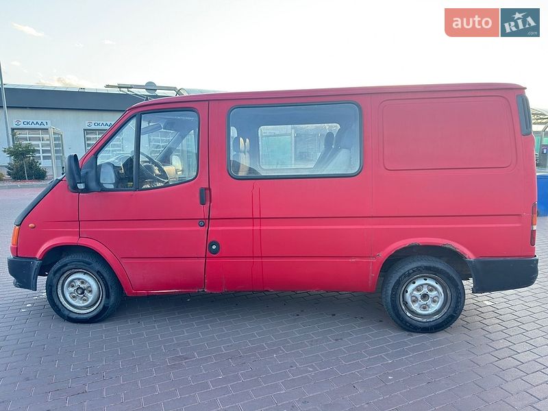 Грузопассажирский фургон Ford Transit 1999 в Сарнах