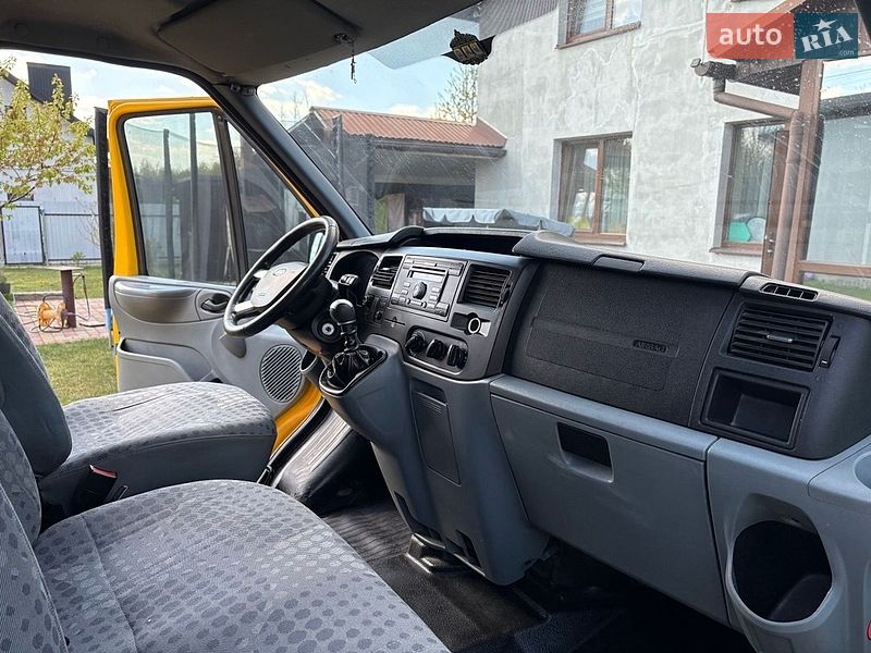 Грузовой фургон Ford Transit 2012 в Львове