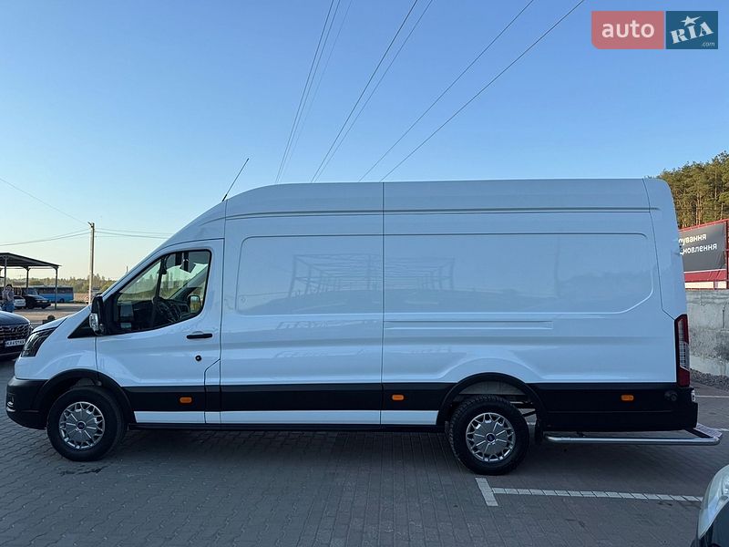 Грузовой фургон Ford Transit 2023 в Ирпене