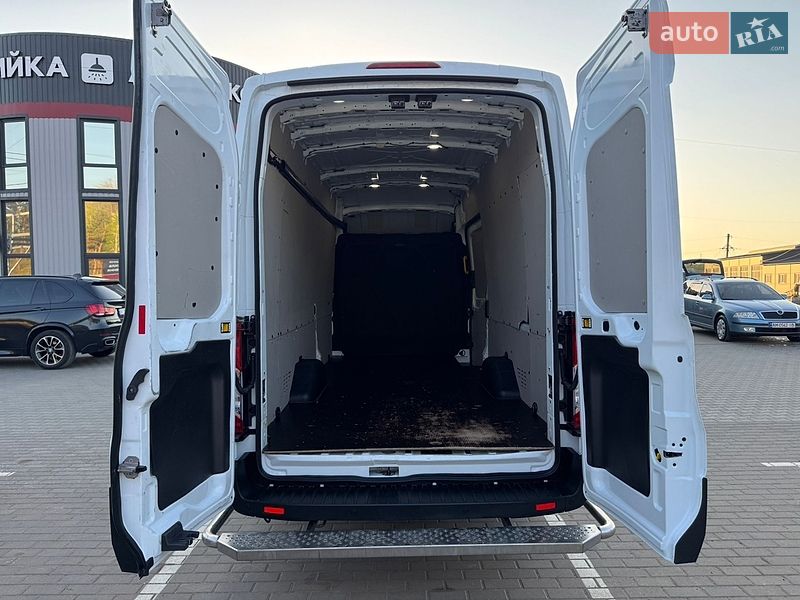 Грузовой фургон Ford Transit 2023 в Ирпене