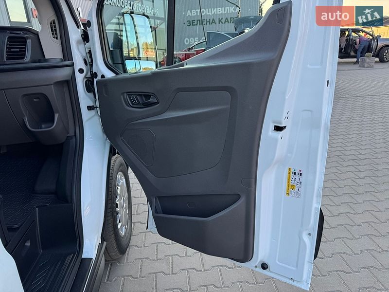 Грузовой фургон Ford Transit 2023 в Ирпене