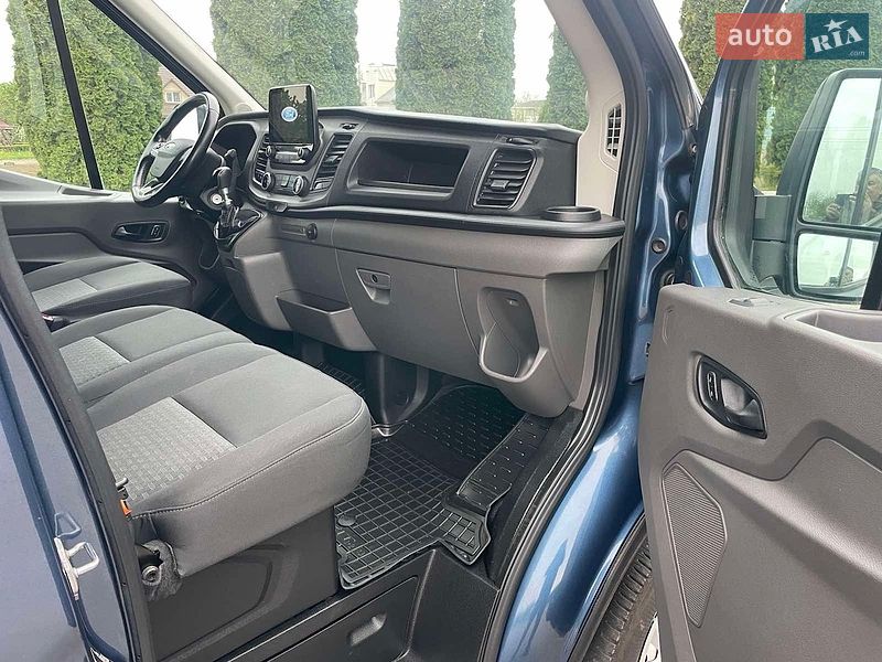 Вантажний фургон Ford Transit 2021 в Дубні
