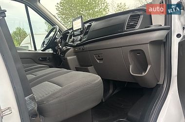 Вантажний фургон Ford Transit 2019 в Нововолинську