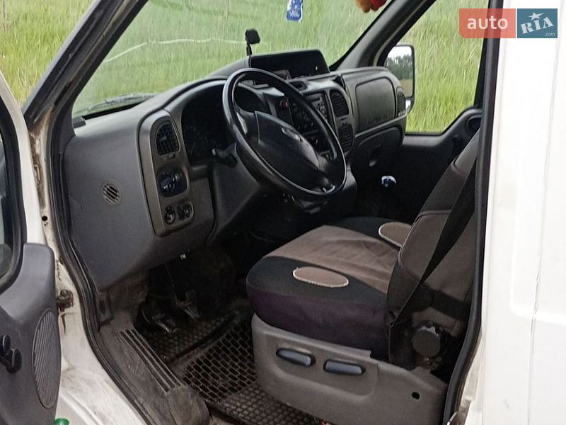 Грузовой фургон Ford Transit 2003 в Чернигове