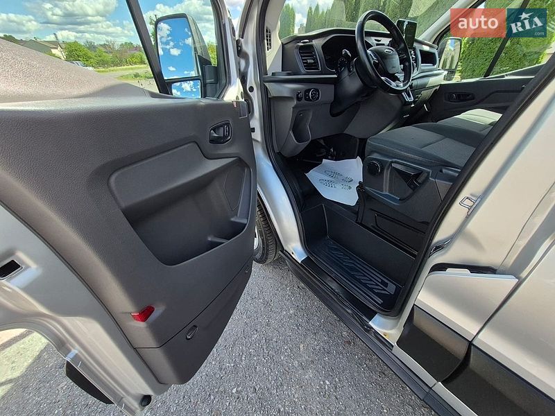 Вантажний фургон Ford Transit 2021 в Дубні