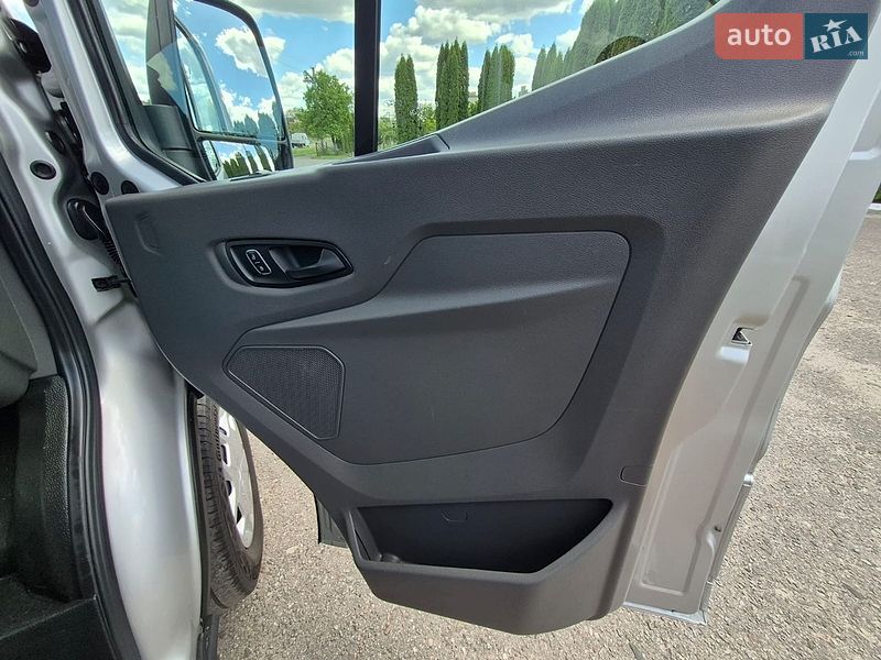 Вантажний фургон Ford Transit 2021 в Дубні