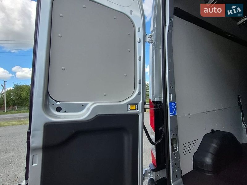 Вантажний фургон Ford Transit 2021 в Дубні