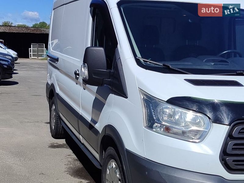 Вантажний фургон Ford Transit 2015 в Кореці