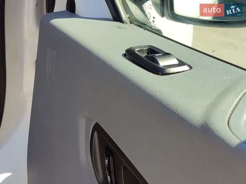 Вантажний фургон Ford Transit 2015 в Кореці