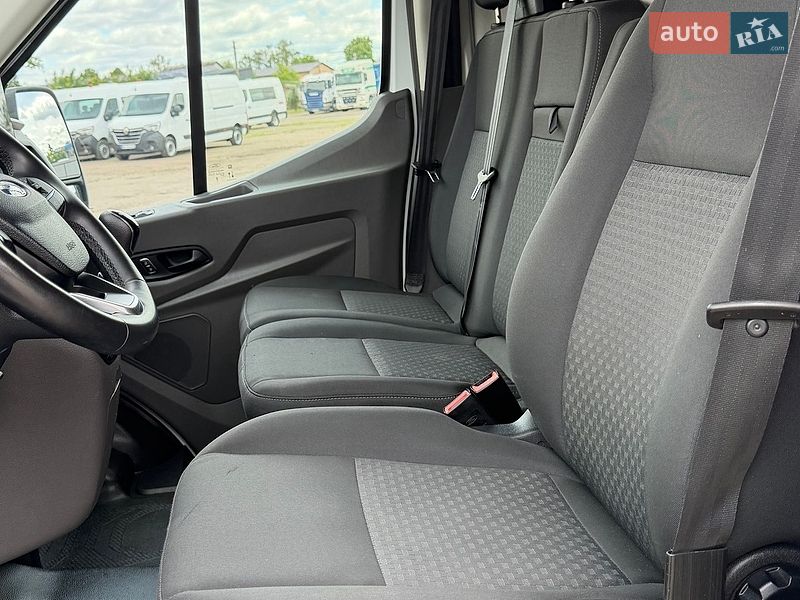 Вантажний фургон Ford Transit 2023 в Млиніві