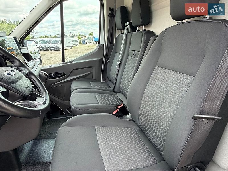 Вантажний фургон Ford Transit 2023 в Млиніві