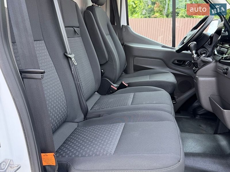 Вантажний фургон Ford Transit 2023 в Млиніві