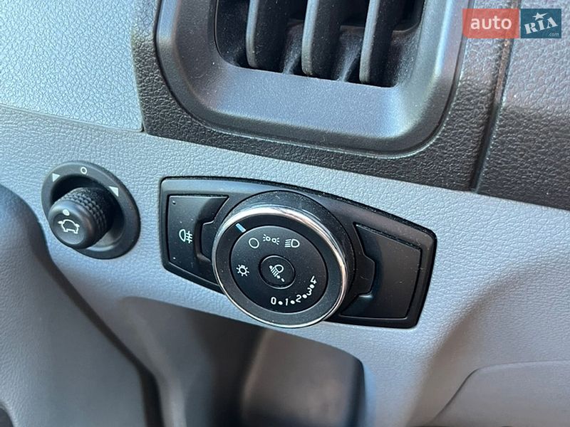 Вантажний фургон Ford Transit 2016 в Дунаївцях