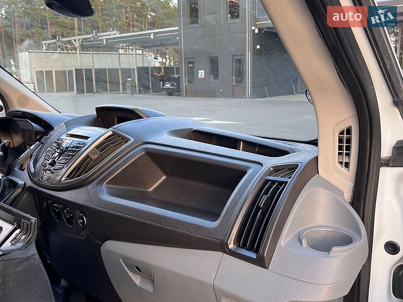 Вантажний фургон Ford Transit 2019 в Маневичах