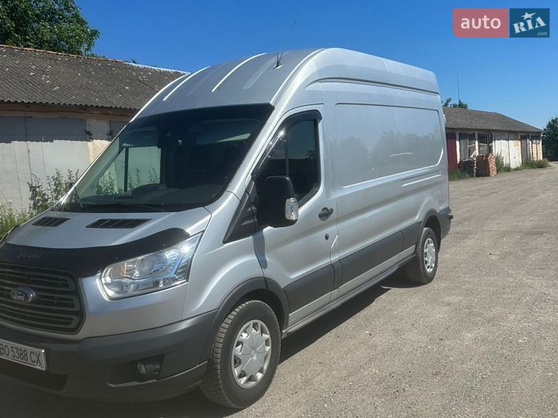 Вантажний фургон Ford Transit 2015 в Чорткові