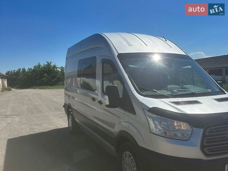 Вантажний фургон Ford Transit 2015 в Чорткові