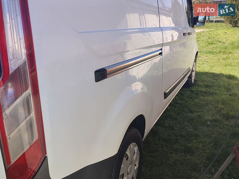 Вантажний фургон Ford Transit 2015 в Кельменцях