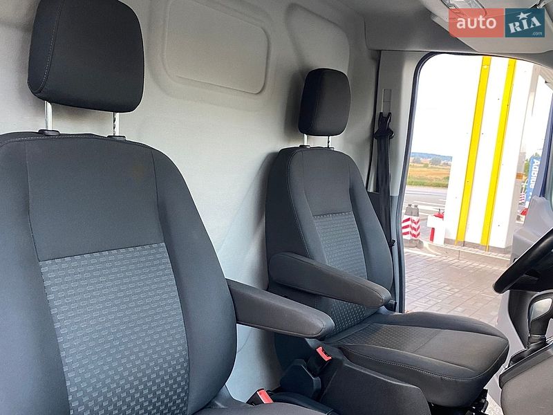 Грузовой фургон Ford Transit 2021 в Ирпене