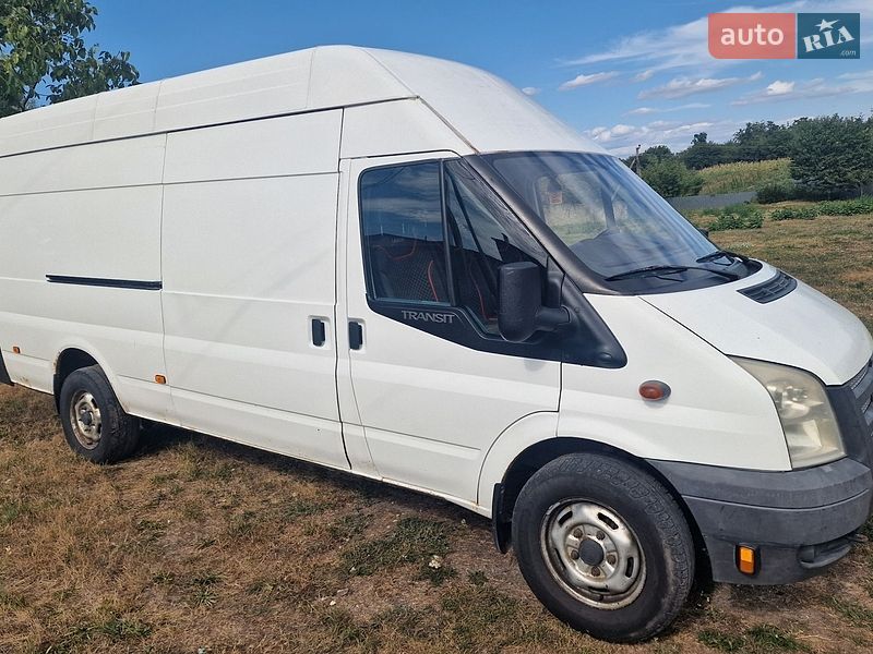 Вантажний фургон Ford Transit 2014 в Рівному