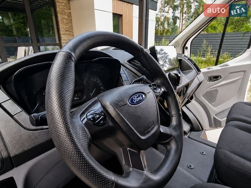 Вантажопасажирський фургон Ford Transit 2016 в Києві