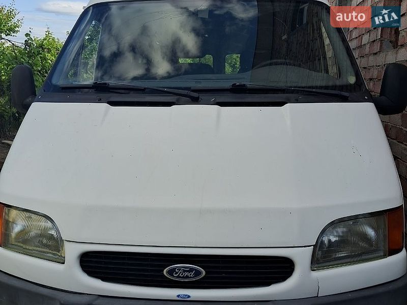 Грузовой фургон Ford Transit 1999 в Снятине