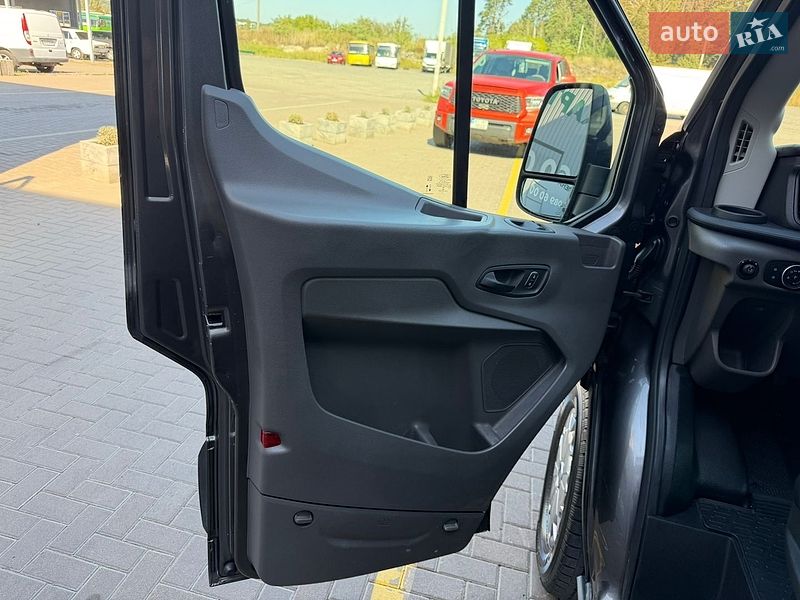 Грузовой фургон Ford Transit 2021 в Ирпене
