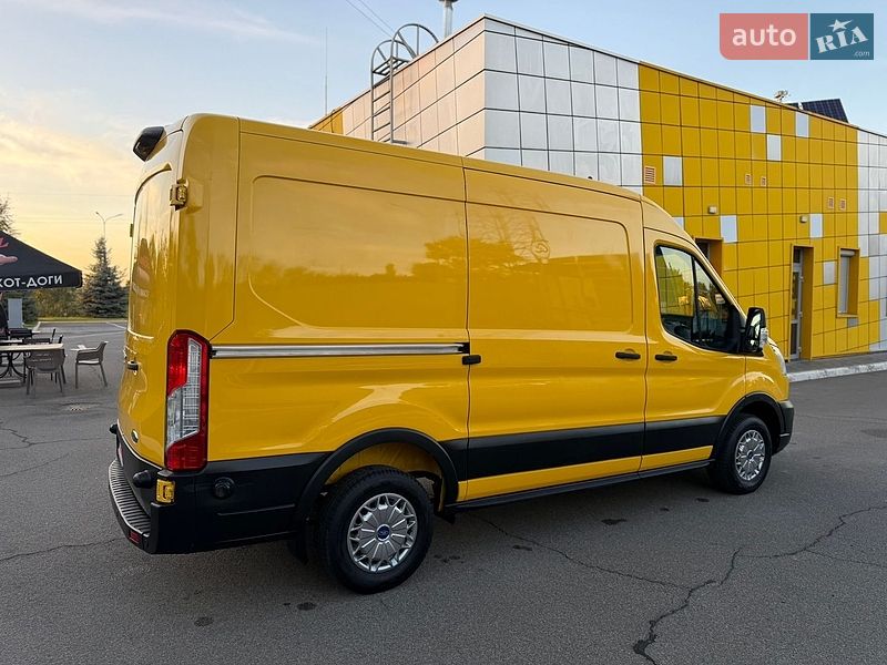 Грузовой фургон Ford Transit 2022 в Ирпене